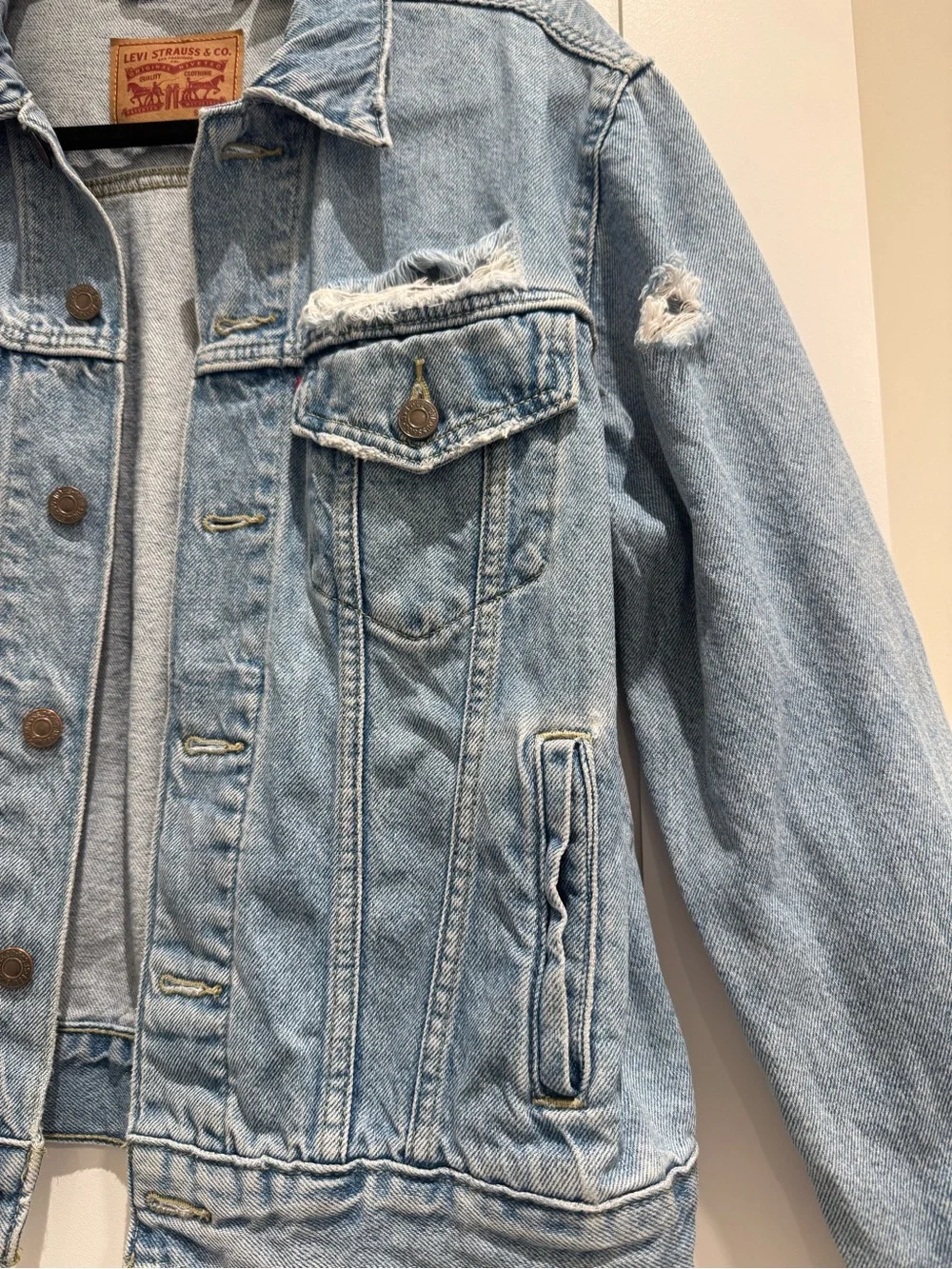 Levi’s Ex-Boyfriend Trucker Jacket Distressed Denim Large Light Wash